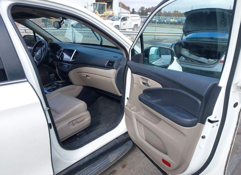 Photo 5 of 2017 Honda Pilot EX-L (VIN 5FNYF5H57HB023528)