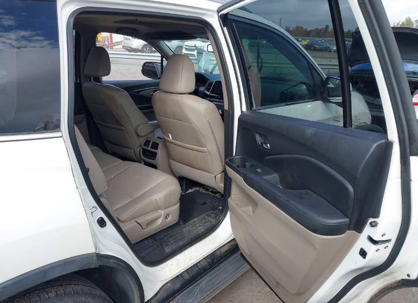 Photo 8 of 2017 Honda Pilot EX-L (VIN 5FNYF5H57HB023528)