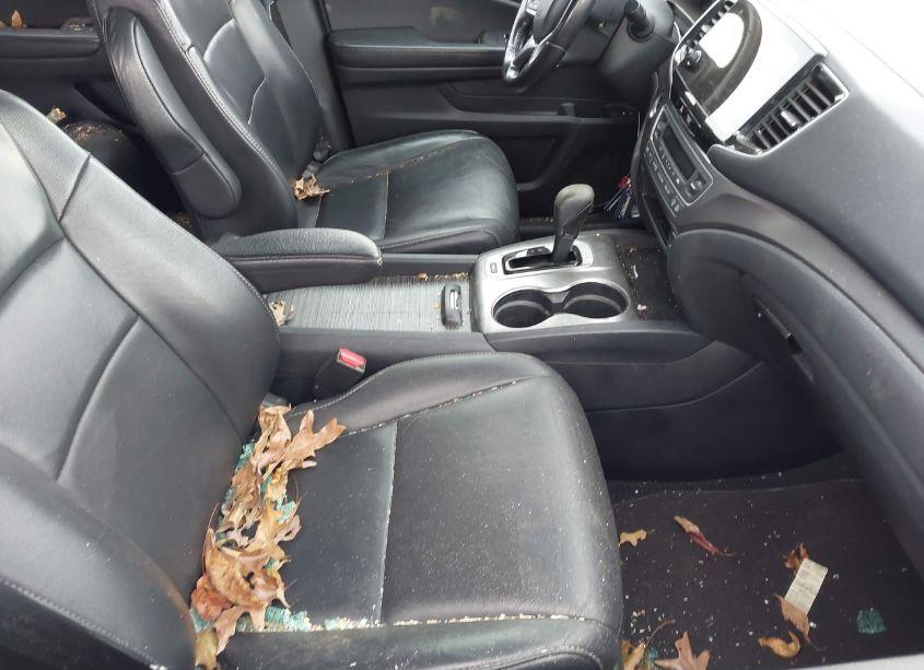 Photo 5 of 2019 Honda Pilot EX-L (VIN 5FNYF5H57KB015274)