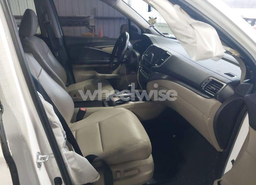 Photo 5 of 2021 Honda Pilot 2WD EX-L (VIN 5FNYF5H57MB022843)