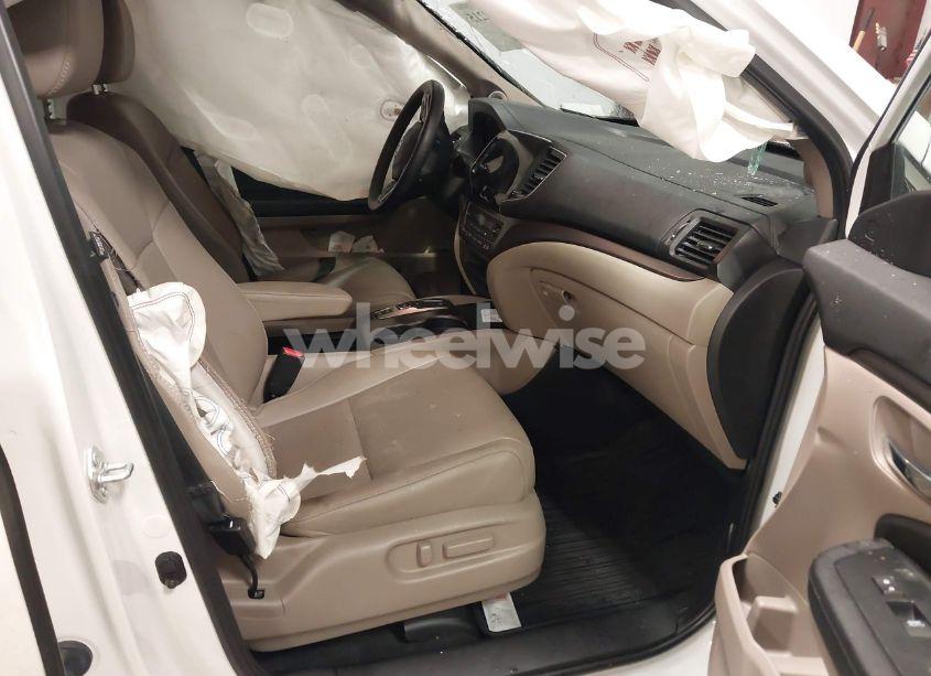 Photo 5 of 2021 Honda Pilot 2WD EX-L (VIN 5FNYF5H57MB040081)