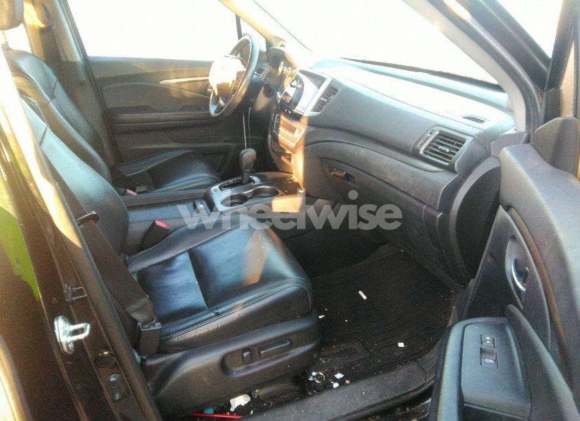 Photo 5 of 2017 Honda Pilot EX-L (VIN 5FNYF5H58HB035512)