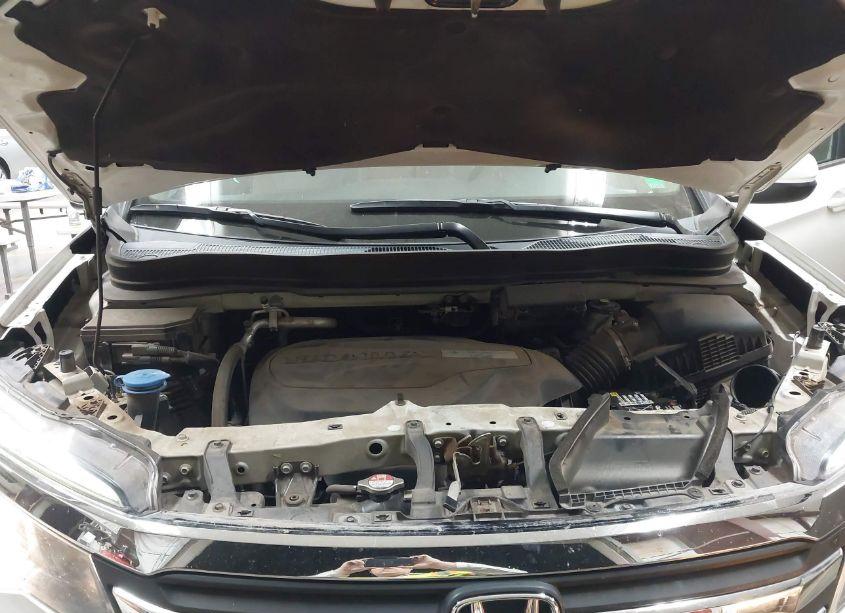 Photo 10 of 2017 Honda Pilot EX-L (VIN 5FNYF5H58HB042895)