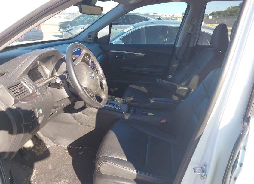 Photo 5 of 2022 Honda Pilot 2WD EX-L (VIN 5FNYF5H5XNB016293)