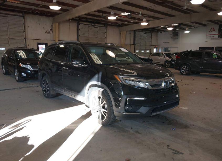 2022 Honda Pilot 2WD TOURING 7 PASSENGER (VIN 5FNYF5H60NB013377) main photo