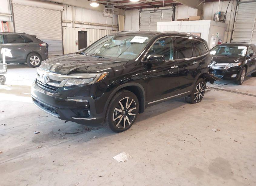 Photo 2 of 2022 Honda Pilot 2WD TOURING 7 PASSENGER (VIN 5FNYF5H60NB013377)