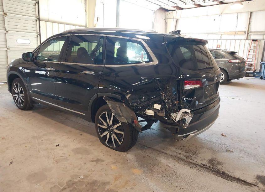 Photo 3 of 2022 Honda Pilot 2WD TOURING 7 PASSENGER (VIN 5FNYF5H60NB013377)