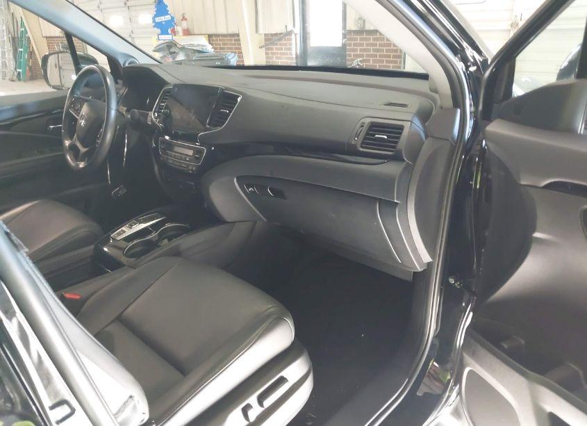 Photo 5 of 2022 Honda Pilot 2WD TOURING 7 PASSENGER (VIN 5FNYF5H60NB013377)