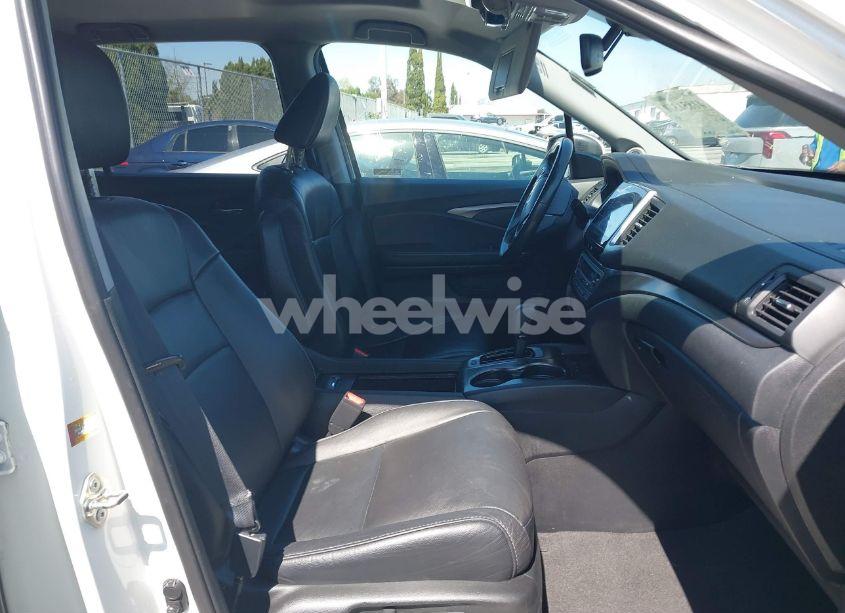 Photo 5 of 2018 Honda Pilot EX-L (VIN 5FNYF5H61JB010109)