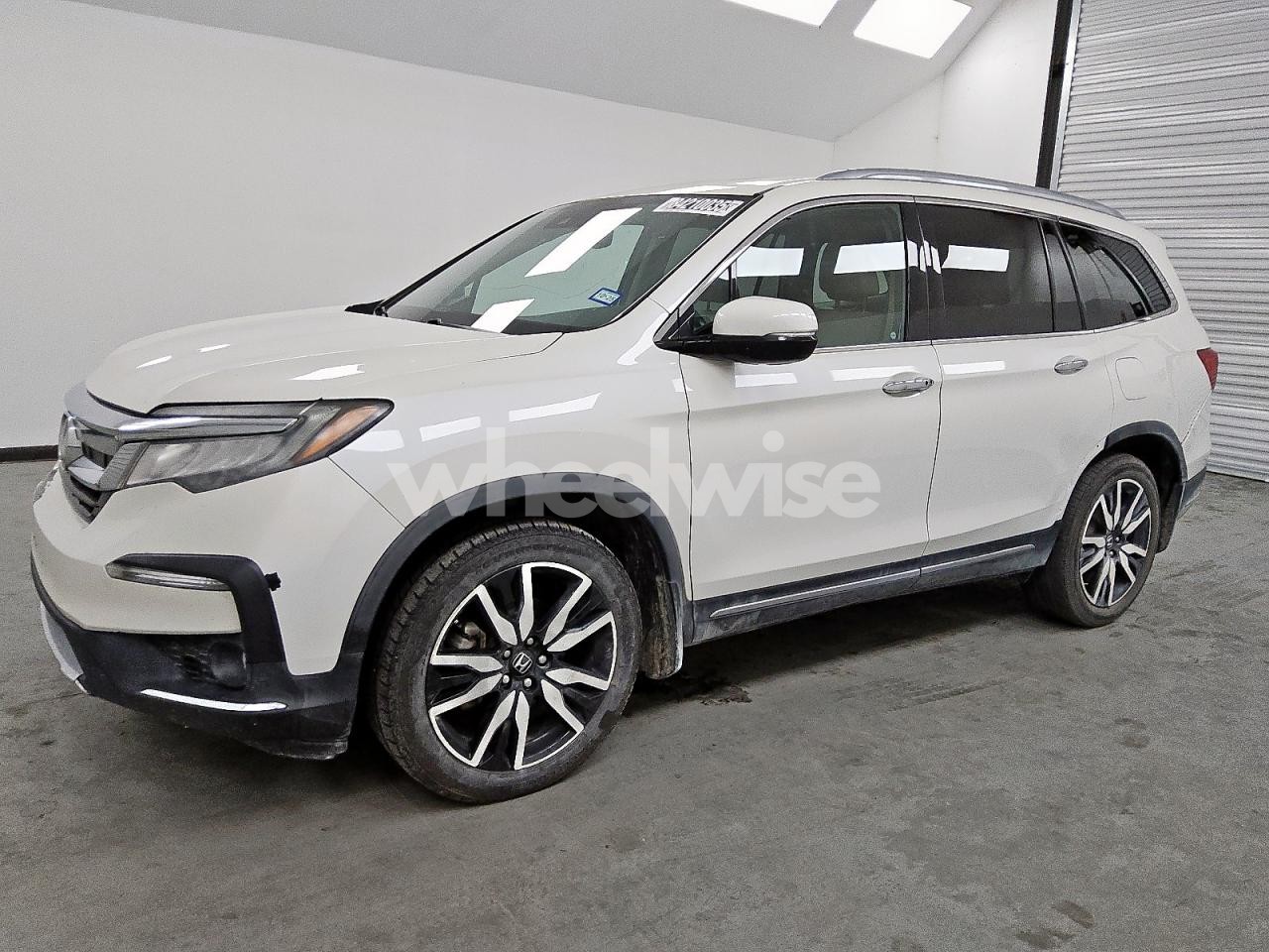 2019 HONDA PILOT TOURING (VIN 5FNYF5H61KB039904) main photo