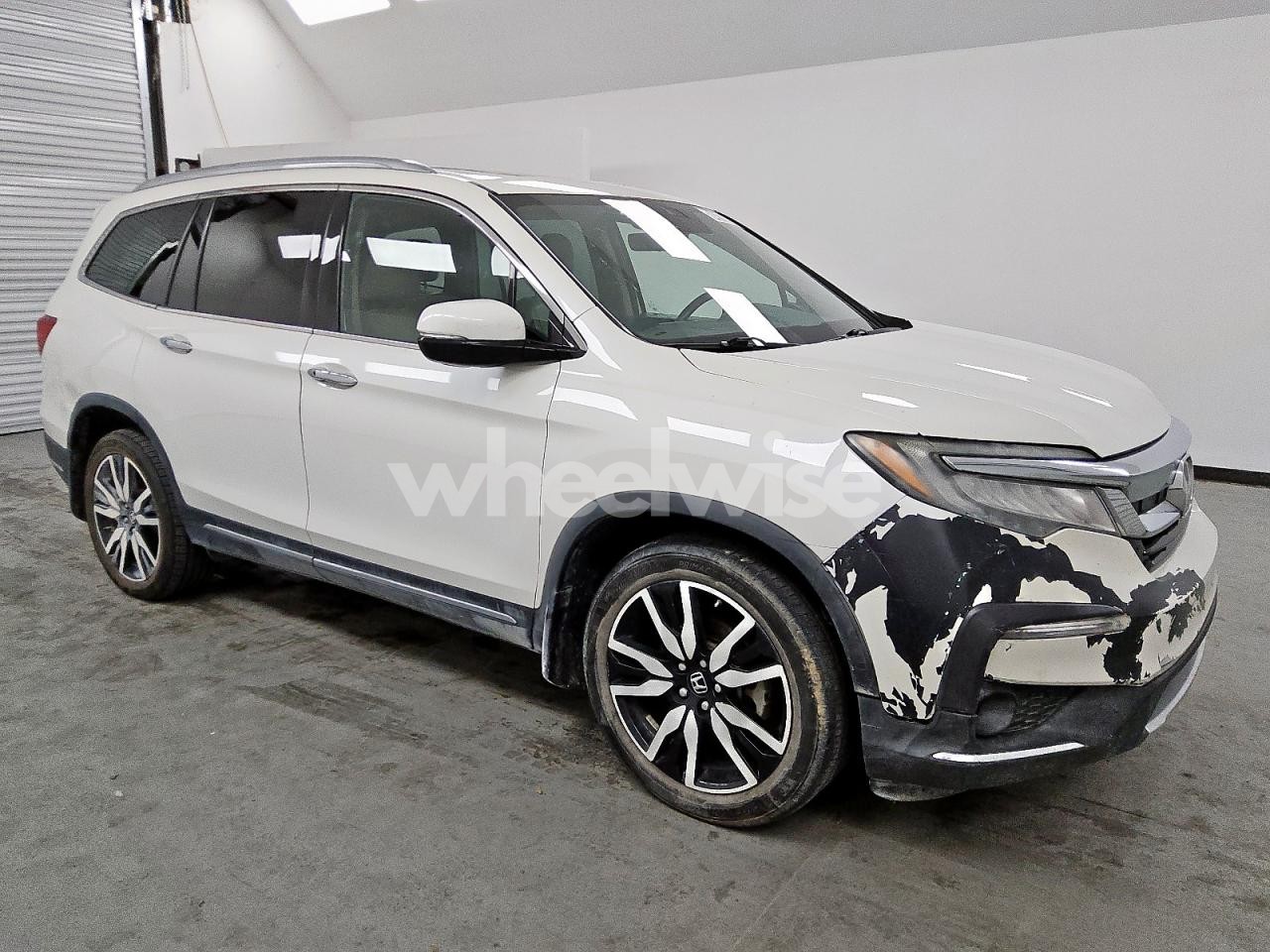 Photo 4 of 2019 HONDA PILOT TOURING (VIN 5FNYF5H61KB039904)