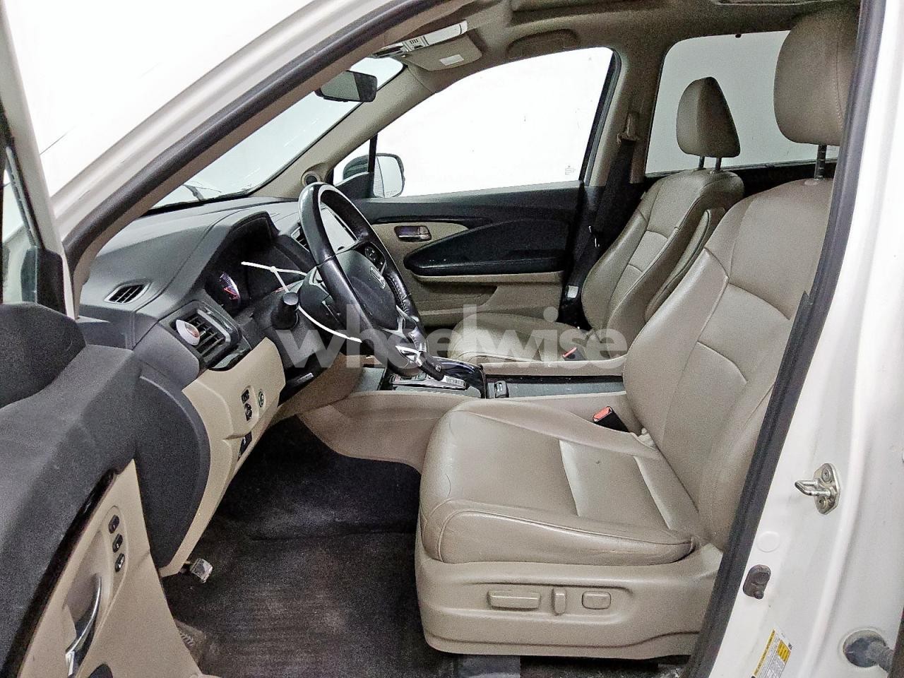 Photo 7 of 2019 HONDA PILOT TOURING (VIN 5FNYF5H61KB039904)