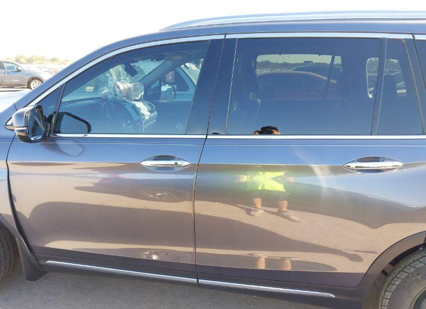 Photo 14 of 2022 Honda Pilot 2WD TOURING 7 PASSENGER (VIN 5FNYF5H61NB031922)