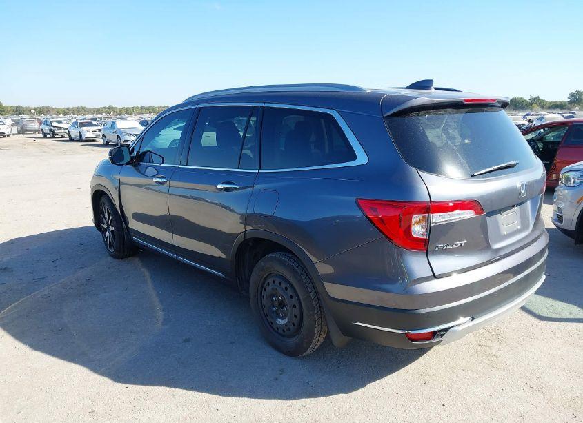 Photo 3 of 2022 Honda Pilot 2WD TOURING 7 PASSENGER (VIN 5FNYF5H61NB031922)