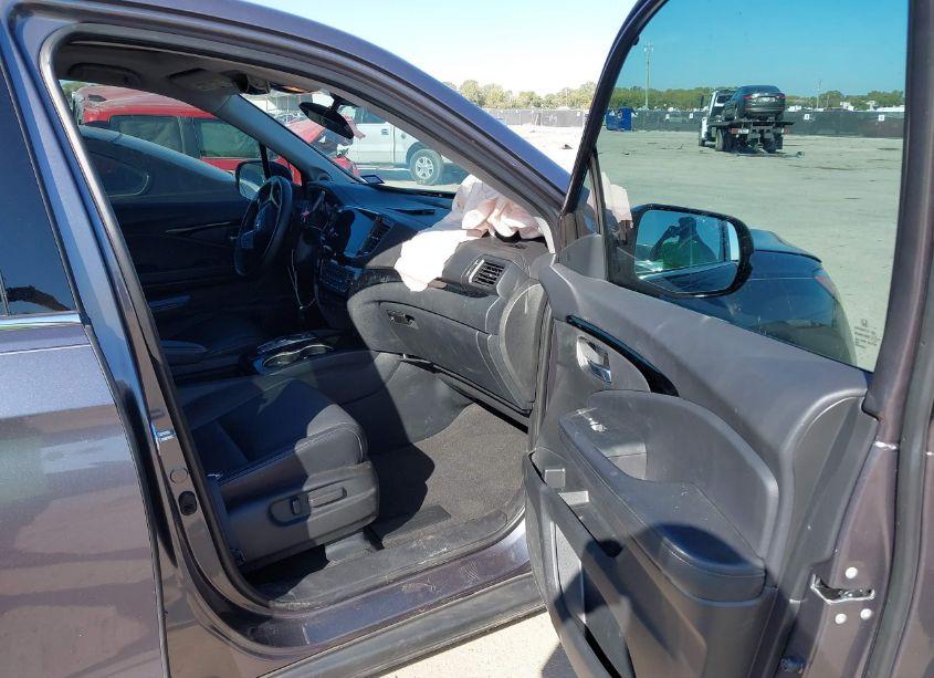 Photo 5 of 2022 Honda Pilot 2WD TOURING 7 PASSENGER (VIN 5FNYF5H61NB031922)