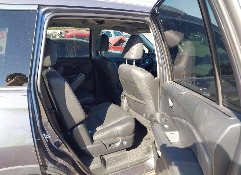 Photo 8 of 2022 Honda Pilot 2WD TOURING 7 PASSENGER (VIN 5FNYF5H61NB031922)