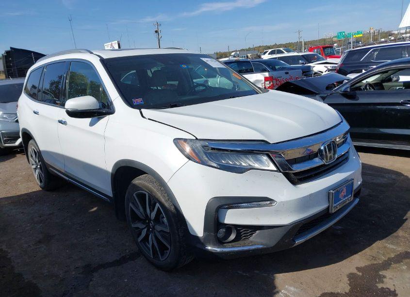 2022 Honda Pilot 2WD TOURING 7 PASSENGER (VIN 5FNYF5H62NB011355) main photo