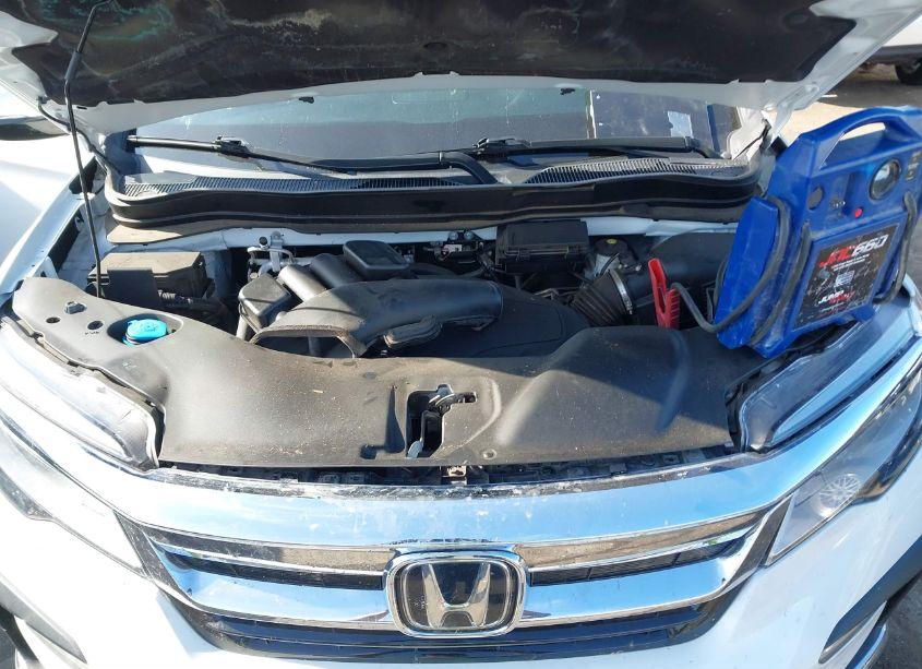 Photo 10 of 2022 Honda Pilot 2WD TOURING 7 PASSENGER (VIN 5FNYF5H62NB011355)