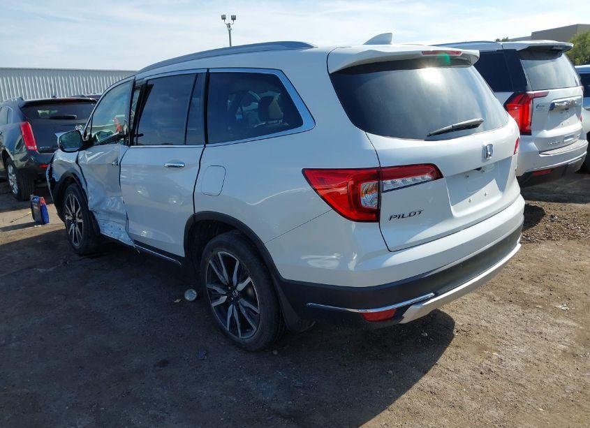 Photo 3 of 2022 Honda Pilot 2WD TOURING 7 PASSENGER (VIN 5FNYF5H62NB011355)