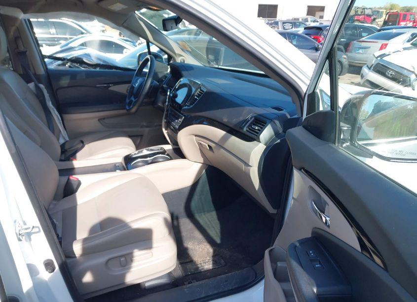 Photo 5 of 2022 Honda Pilot 2WD TOURING 7 PASSENGER (VIN 5FNYF5H62NB011355)