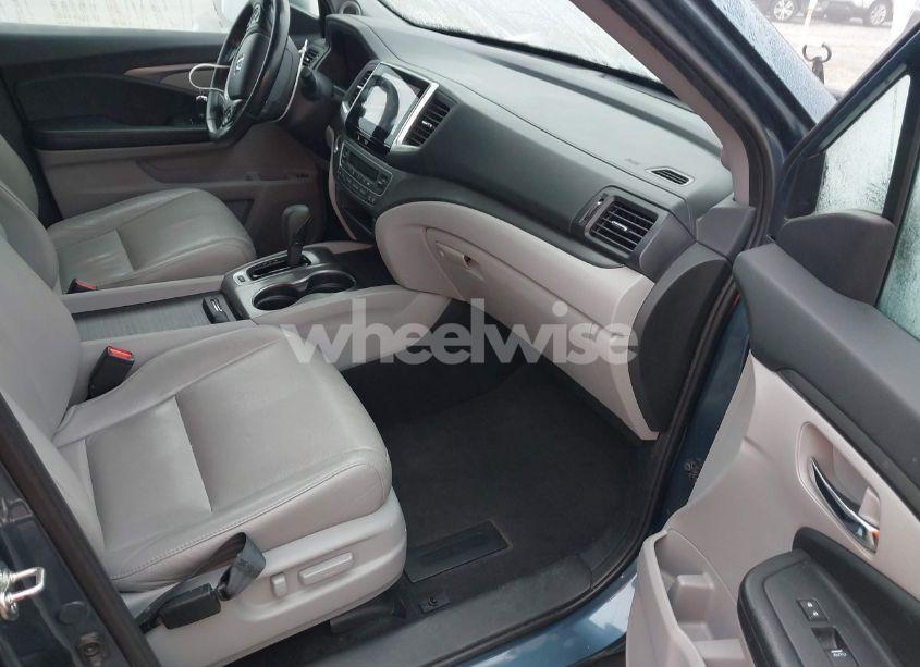 Photo 5 of 2016 Honda Pilot EX-L (VIN 5FNYF5H63GB007303)