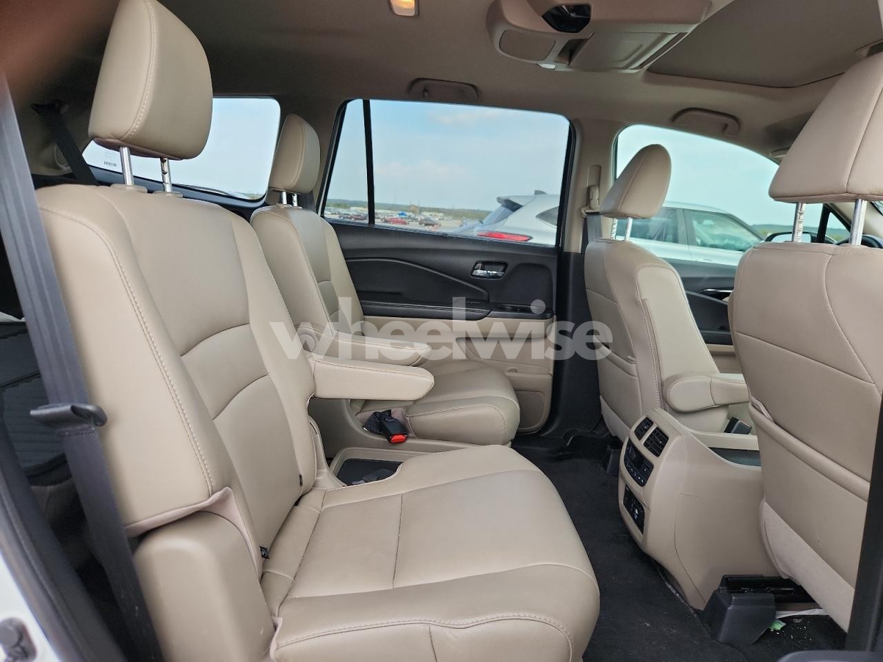 Photo 11 of 2020 HONDA PILOT TOURING (VIN 5FNYF5H63LB001284)