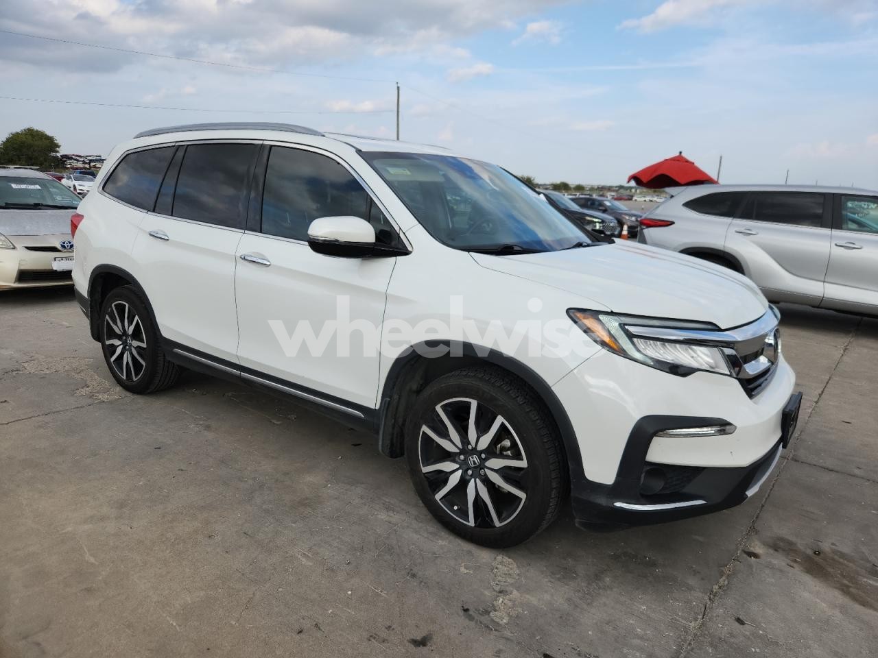 Photo 4 of 2020 HONDA PILOT TOURING (VIN 5FNYF5H63LB001284)