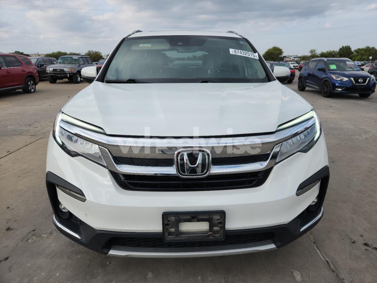 Photo 5 of 2020 HONDA PILOT TOURING (VIN 5FNYF5H63LB001284)