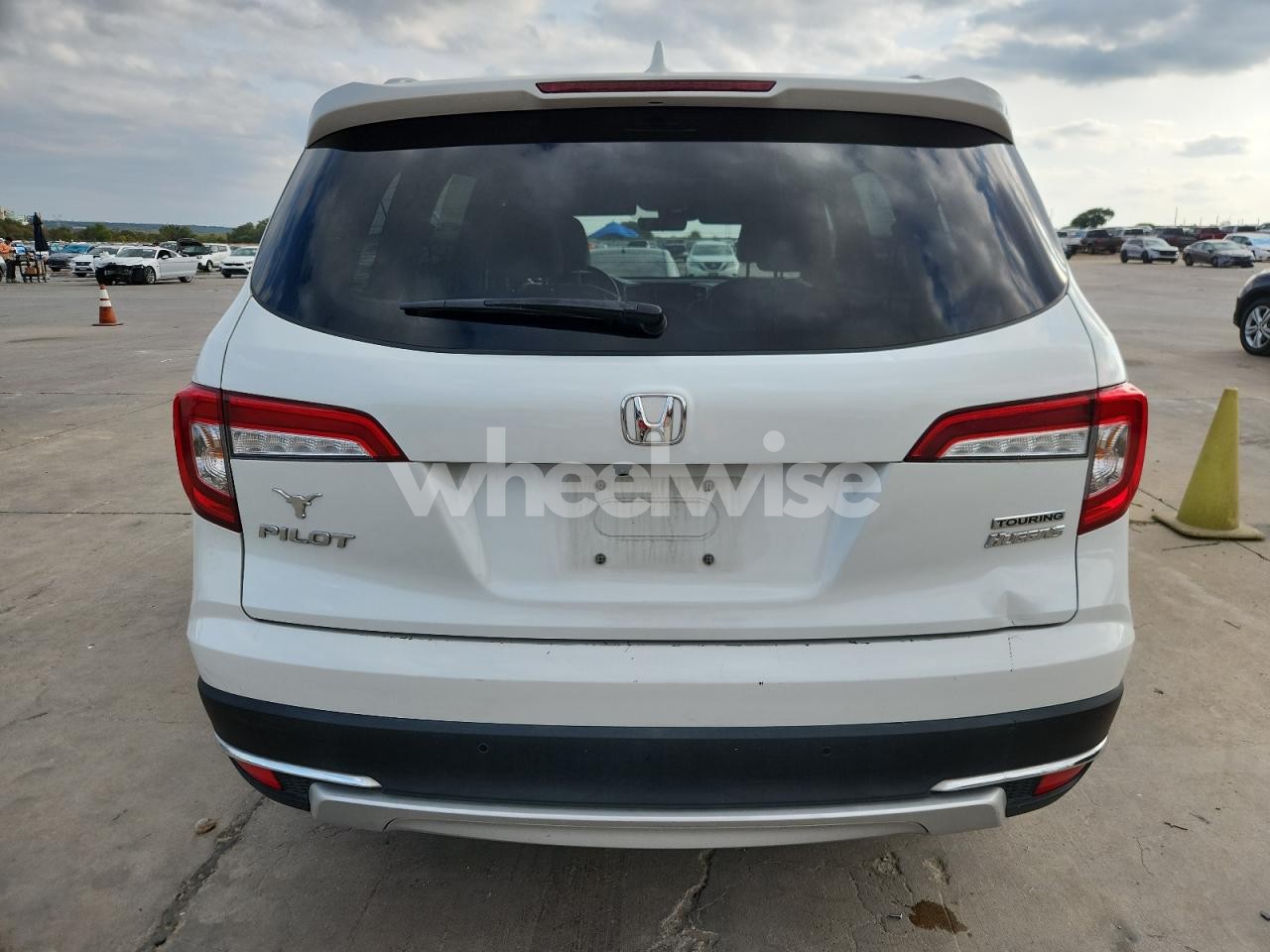 Photo 6 of 2020 HONDA PILOT TOURING (VIN 5FNYF5H63LB001284)