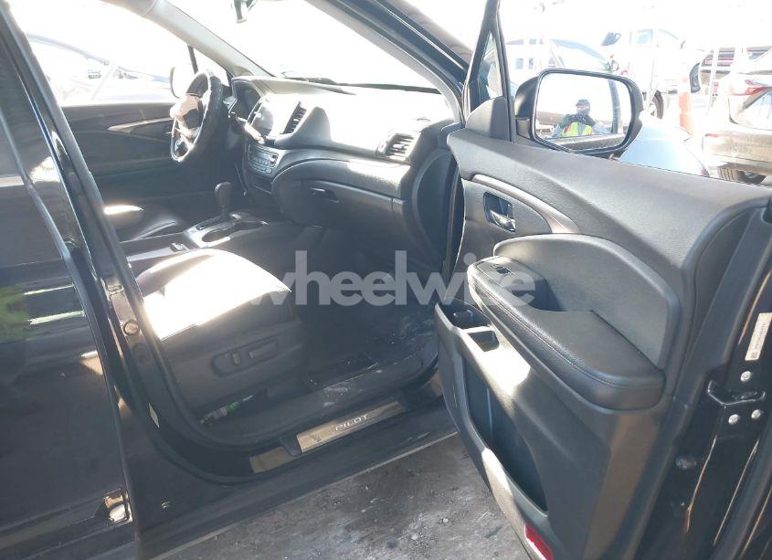 Photo 5 of 2016 Honda Pilot EX-L (VIN 5FNYF5H64GB049799)