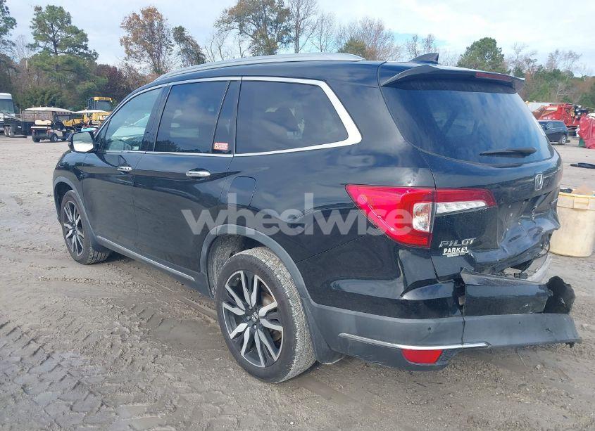 Photo 3 of 2019 Honda Pilot TOURING (VIN 5FNYF5H64KB017914)