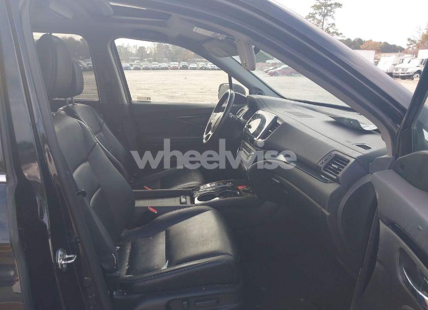 Photo 5 of 2019 Honda Pilot TOURING (VIN 5FNYF5H64KB017914)