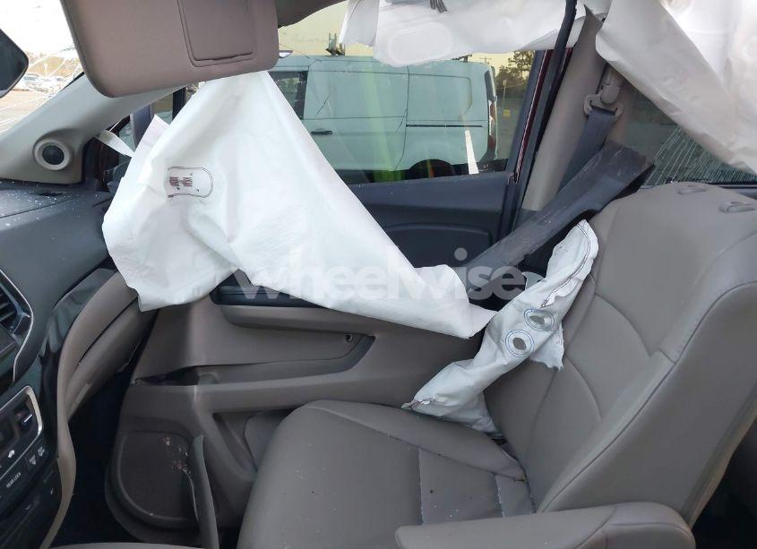 Photo 5 of 2021 Honda Pilot 2WD TOURING 7 PASSENGER (VIN 5FNYF5H64MB014465)