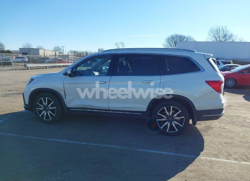 Photo 14 of 2021 Honda Pilot 2WD TOURING 7 PASSENGER (VIN 5FNYF5H64MB031671)