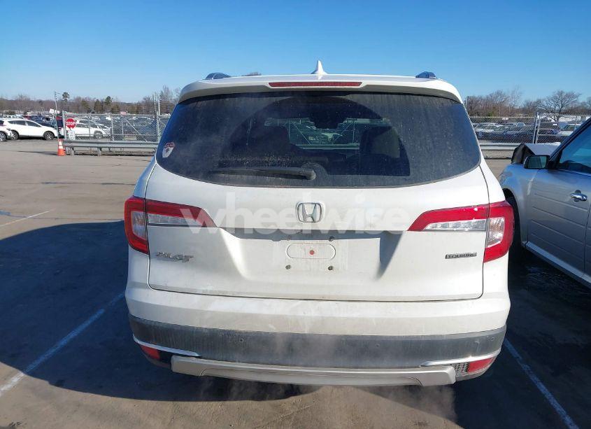 Photo 16 of 2021 Honda Pilot 2WD TOURING 7 PASSENGER (VIN 5FNYF5H64MB031671)