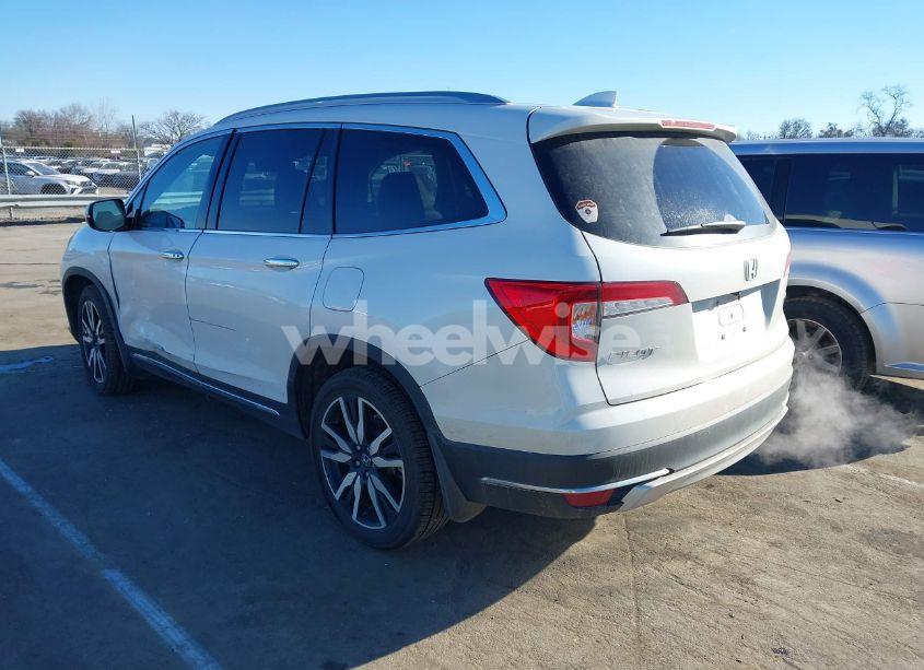 Photo 3 of 2021 Honda Pilot 2WD TOURING 7 PASSENGER (VIN 5FNYF5H64MB031671)