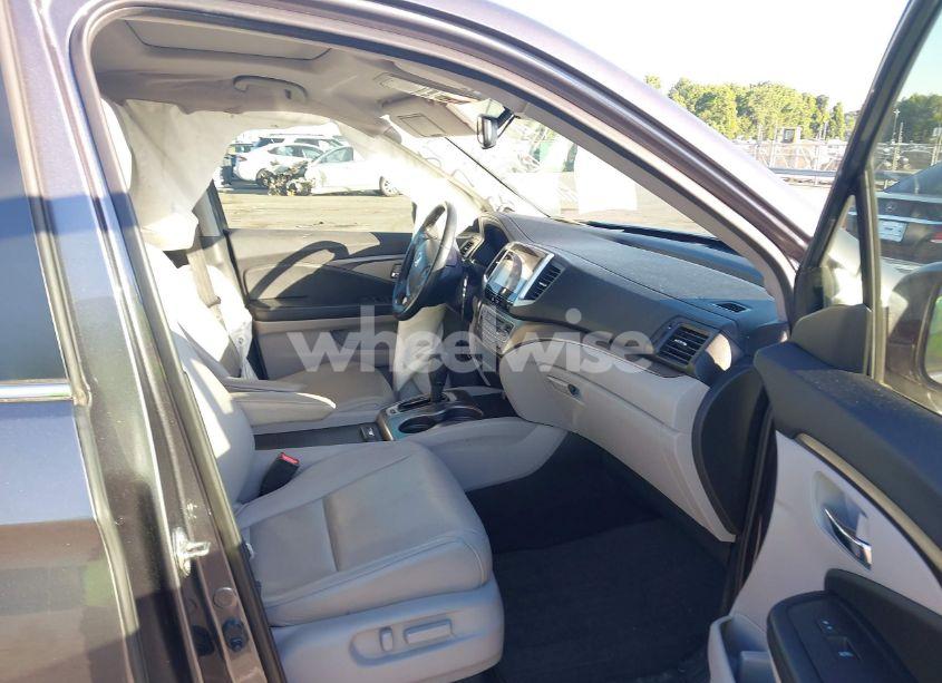 Photo 5 of 2016 Honda Pilot EX-L (VIN 5FNYF5H65GB058172)