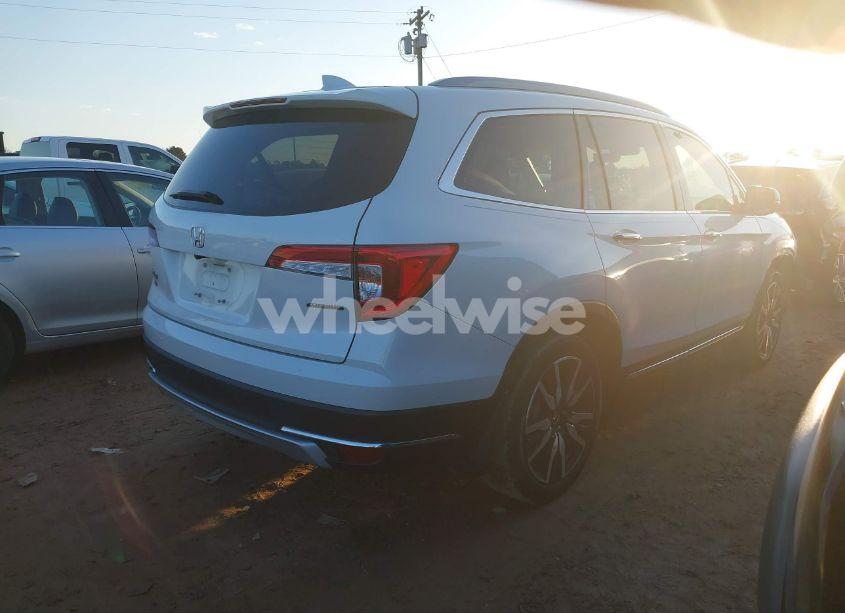 Photo 4 of 2021 Honda Pilot 2WD TOURING 7 PASSENGER (VIN 5FNYF5H65MB025717)