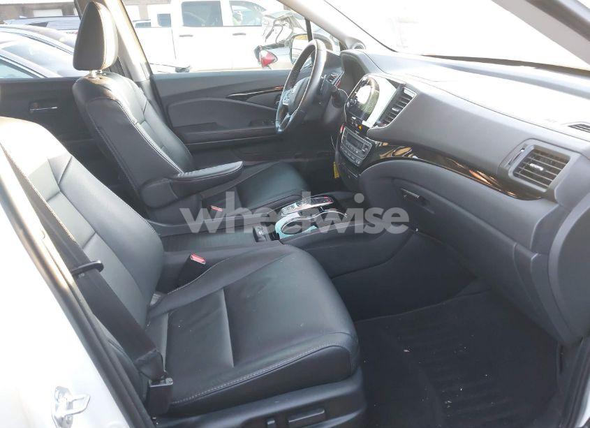 Photo 5 of 2021 Honda Pilot 2WD TOURING 7 PASSENGER (VIN 5FNYF5H65MB025717)