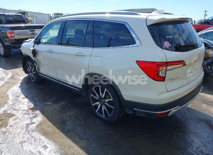 Photo 3 of 2019 Honda Pilot TOURING (VIN 5FNYF5H68KB009606)