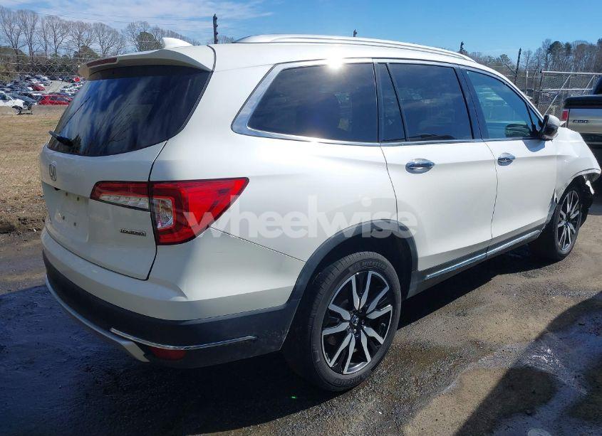 Photo 4 of 2019 Honda Pilot TOURING (VIN 5FNYF5H68KB009606)