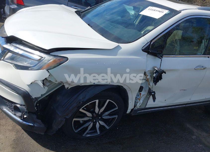 Photo 6 of 2019 Honda Pilot TOURING (VIN 5FNYF5H68KB009606)