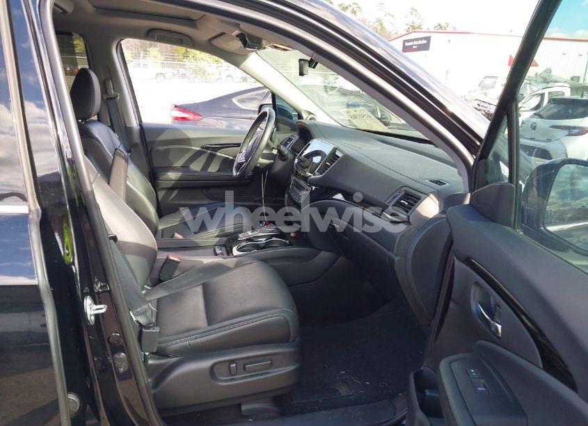 Photo 5 of 2021 Honda Pilot 2WD TOURING 7 PASSENGER (VIN 5FNYF5H68MB000651)