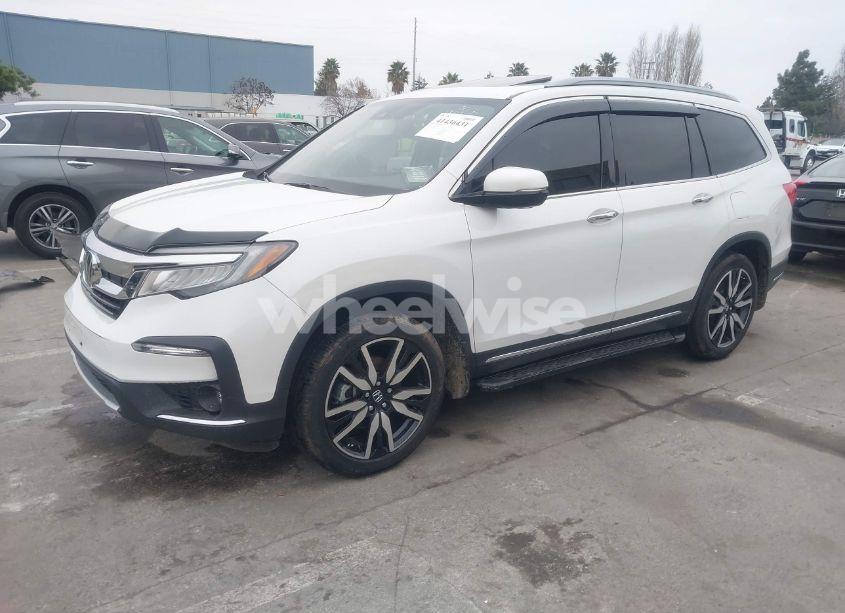 Photo 2 of 2021 Honda Pilot 2WD TOURING 7 PASSENGER (VIN 5FNYF5H68MB001296)