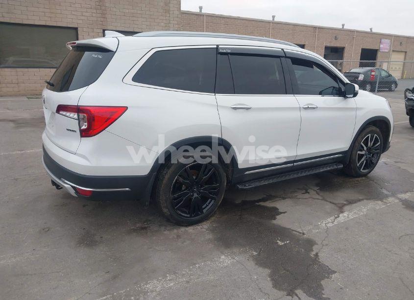 Photo 4 of 2021 Honda Pilot 2WD TOURING 7 PASSENGER (VIN 5FNYF5H68MB001296)