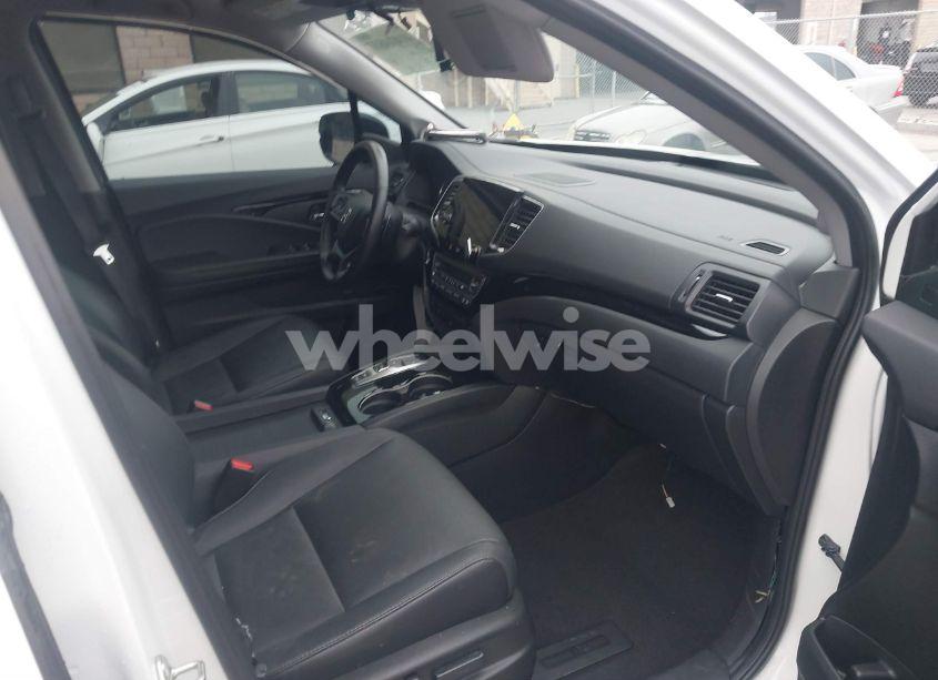 Photo 5 of 2021 Honda Pilot 2WD TOURING 7 PASSENGER (VIN 5FNYF5H68MB001296)