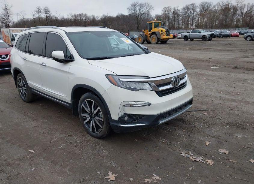 2019 Honda Pilot TOURING (VIN 5FNYF5H69KB000042) main photo