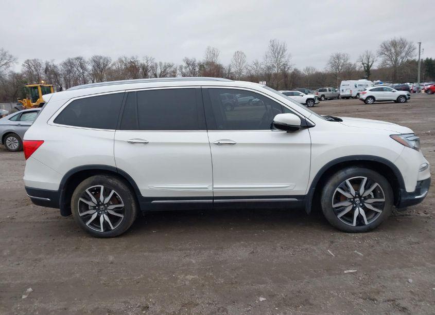 Photo 13 of 2019 Honda Pilot TOURING (VIN 5FNYF5H69KB000042)
