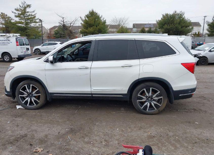 Photo 14 of 2019 Honda Pilot TOURING (VIN 5FNYF5H69KB000042)