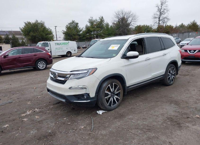 Photo 2 of 2019 Honda Pilot TOURING (VIN 5FNYF5H69KB000042)